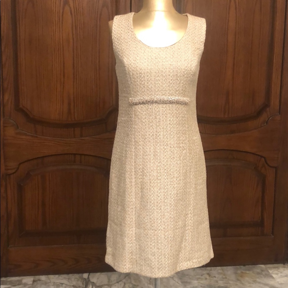 Diana Ferrari chic tweed dress